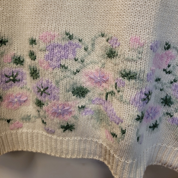 Floral Sweater Tee L - Picture 2 of 11
